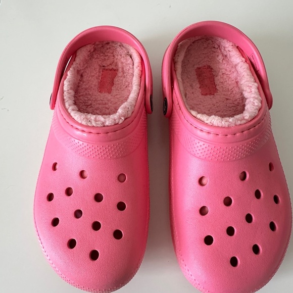 CROCS Pink Fleeced Line - size 4J - Picture 1 of 5